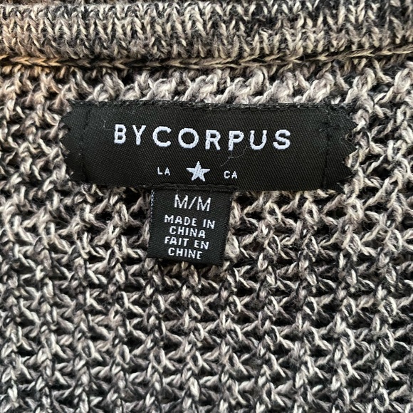 Brand:Urban Outfitters. Long sleeve knit sweater - Picture 5 of 7